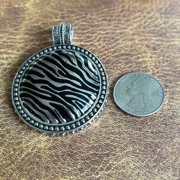 NWOT Cookie Lee Black Beaded Adjustable Necklace w/ Silver Zebra Attachment - Picture 9 of 12